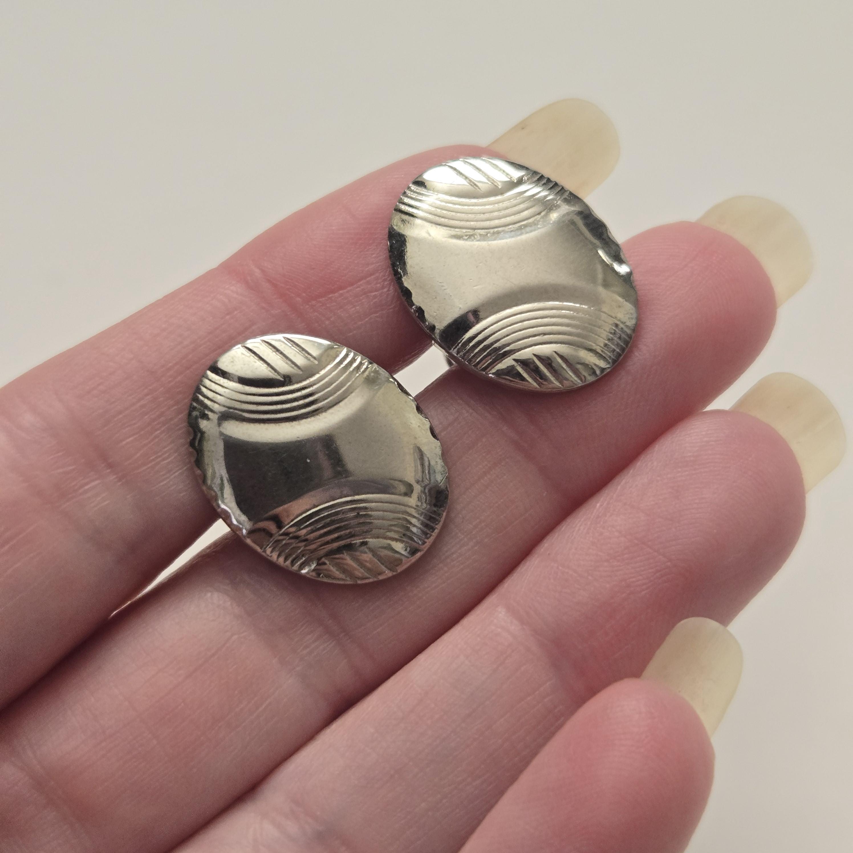 Sterling Silver Yellow & Enamel Giraffe Cufflinks – Deakin  Silver Toned Etched Oval Giraffe Cufflinks display picture 1