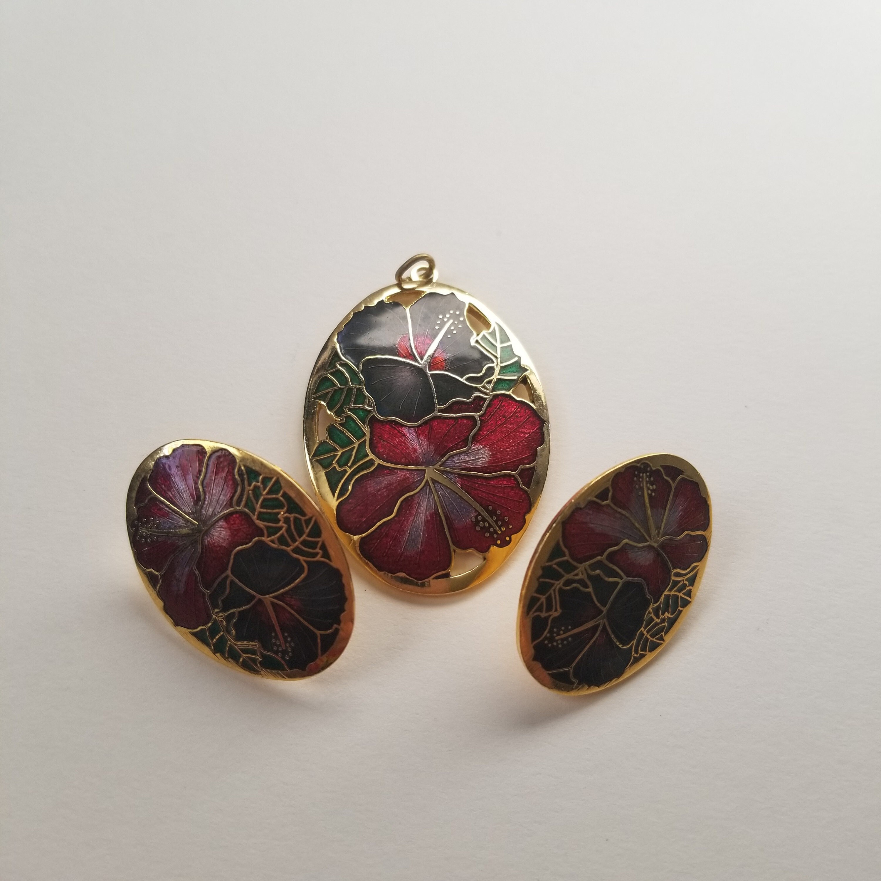 Broche Vintage En émail Cloisonné - Fleur D'hibiscus Bleu, Vert Et Jaune Sur Ton Or - Bijou Rétro Unique