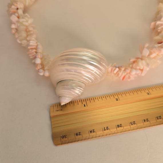 Beautiful Shell Necklace - image 8