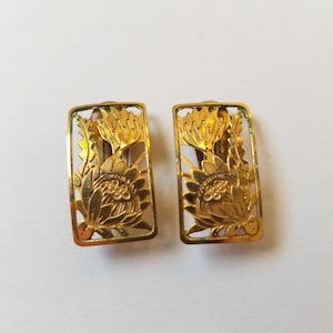 Vintage Gold Tone Lotus Flower Clip On Earrings