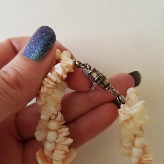 Beautiful Shell Necklace - image 4