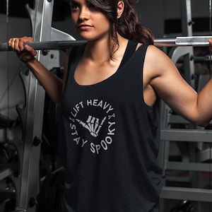 Halloween Gym Shirt, Heben Sie schwer an, Unisex Tank-Top, Gruselige Saison, im Fitnessstudio, Fitness Shirt, Muskel Mama, Elder Emo, Gothic Mama, Geschenk