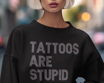 Les tatouages sont une chemise stupide, un sweat-shirt unisexe, une chemise de tatouage drôle, Low Life, Redneck, un cadeau pour papa, un cadeau drôle, une chemise de tatouage Tattooed Low Life