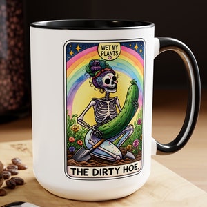 Dirty Hoe Tarot Karte Kaffeetasse Wet My Plants Skelett Halloween Gruselig Sarkastisch Lustiges Geschenk Whimsigoth Urlaub Gothic Witchy Hexerei Mama