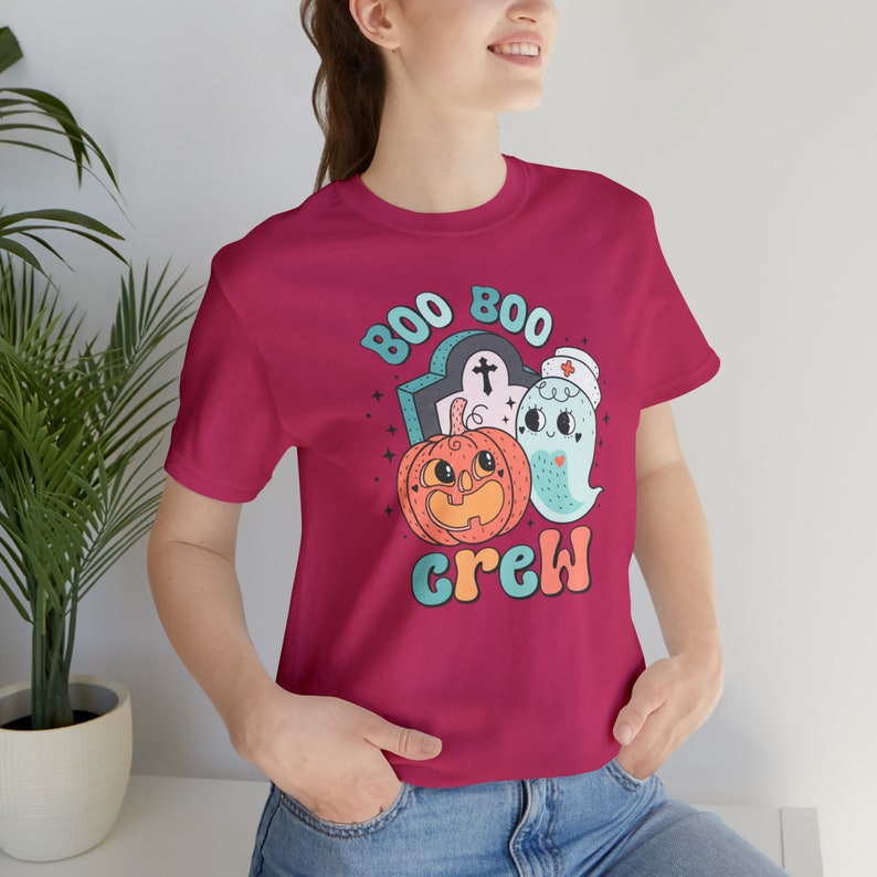 Camiseta de enfermera de Halloween, camisa de enfermera espeluznante, equipo Boo Boo, divertido, camisa de Halloween, temporada espeluznante, regalo de murciélagos fantasma retro vintage, gótico pastel imagen 4