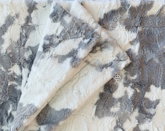 Couverture Minky en veau gris argenté Tinsel | Câlin de luxe Minky | Gris Blanc Minky | Couverture Minky à imprimé vache pour bébés, tout-petits, enfants et adultes
