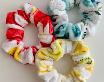 Mini scrunchies de minky super macios | Margarida vermelha com carinha feliz | Rosas azul-turquesa | Abelhas limão | Scrunchie de minky fofinho