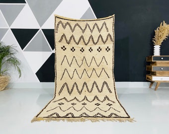 Vintage Handwoven Azilal Rug: Berber Moroccan Wool Carpet