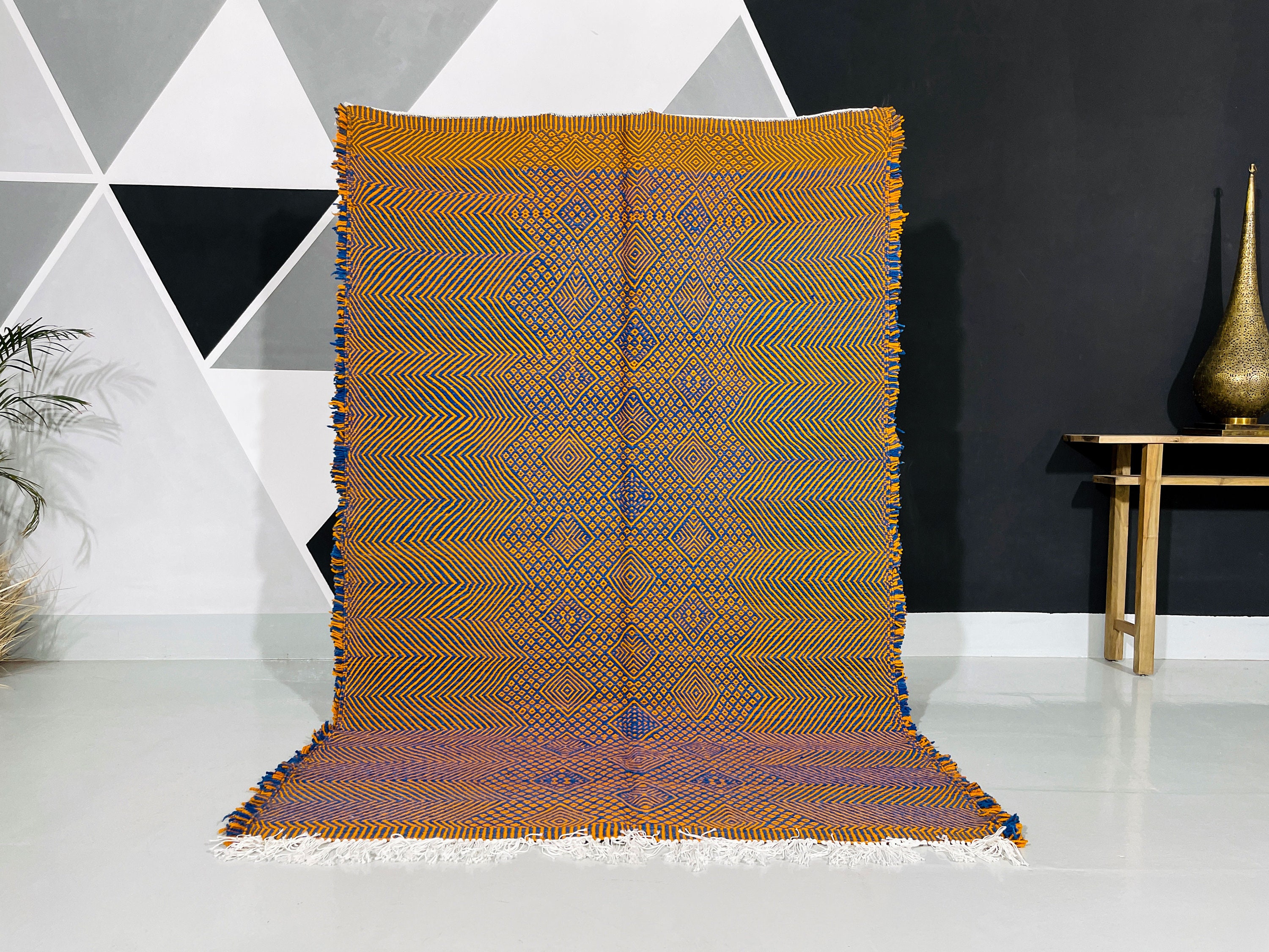 モロッコ　キリム柄 手織りラグ 約95cm x 51cm ハンドメイドのザナフィキリムラグ：モロッコ平織り、5.1 x 7.9