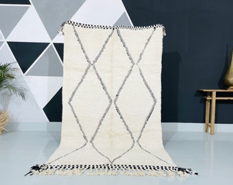 Handmade Beni Ourain Rug: Luxury Moroccan Wool, Geometric Design