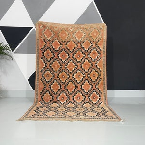 Vintage Moroccan rug - Diamond Pattern Berber rug - Handmade Vintage carpet - Moroccan Berber rug