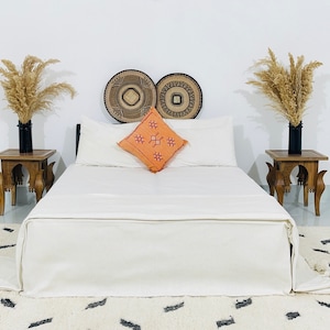 Moroccan Throw with Pompoms, 100% Cotton Natural and White, POM POM BLANKET - Moroccan Blanket Beautiful Throw Bedroom Tassels Blanket