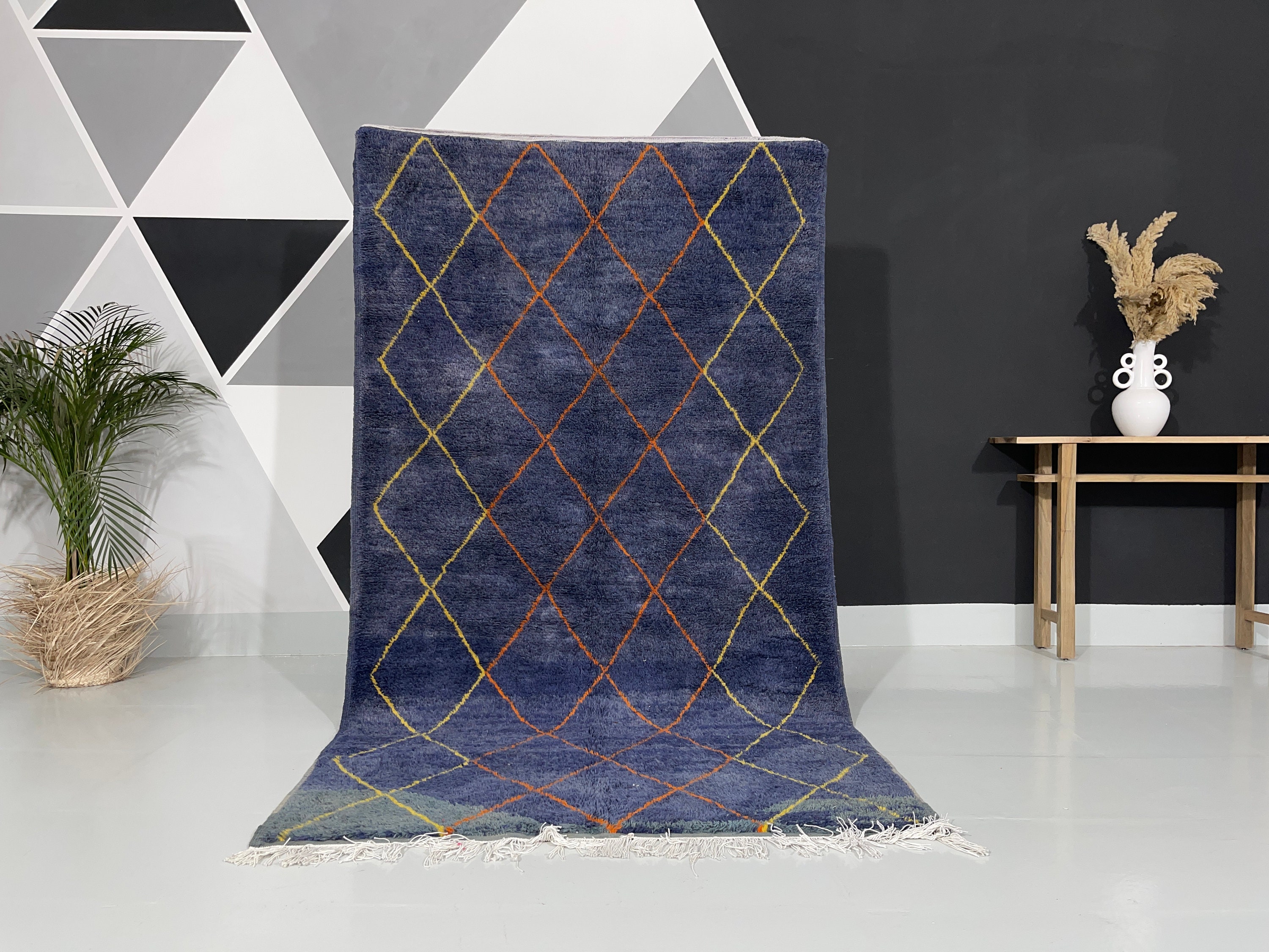 ブルーモロッコウールラグ：ダイヤモンドベルベルデザイン、手織り