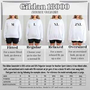 以下が含まれることがあります： 白のGildan 18000クルーネックトレーナーとサイズガイド。ガイドは、トレーナーのフィット感を示しています：フィット、レギュラー、リラックス、オーバーサイズ。サイズチャートは、S〜5XLのサイズの測定値をcmで提供します。
