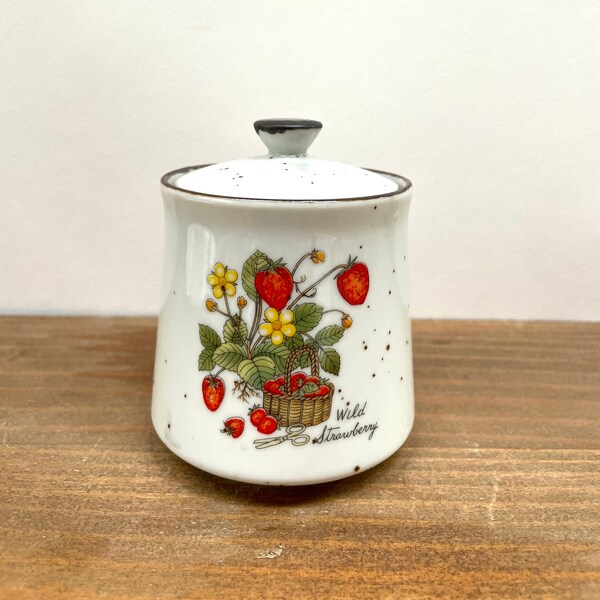Strawberry Ceramic Ashtray, Cute Cigar For Indoor Or Outdoor Use Home Office Decoration Container Strawberry Candy Dish Ceramic Food Storage Seal Lid