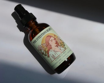 Bruma facial hidratante y voluminizadora para una piel limpia con melocotón, madreselva japonesa, thanaka y miel de manuka. Hecho a mano.