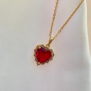 Collana stile Lana, collana cuore reale, gioielli d'amore, collezione principessa delicata, collana cuore rosso oro, collana cuore smeraldo