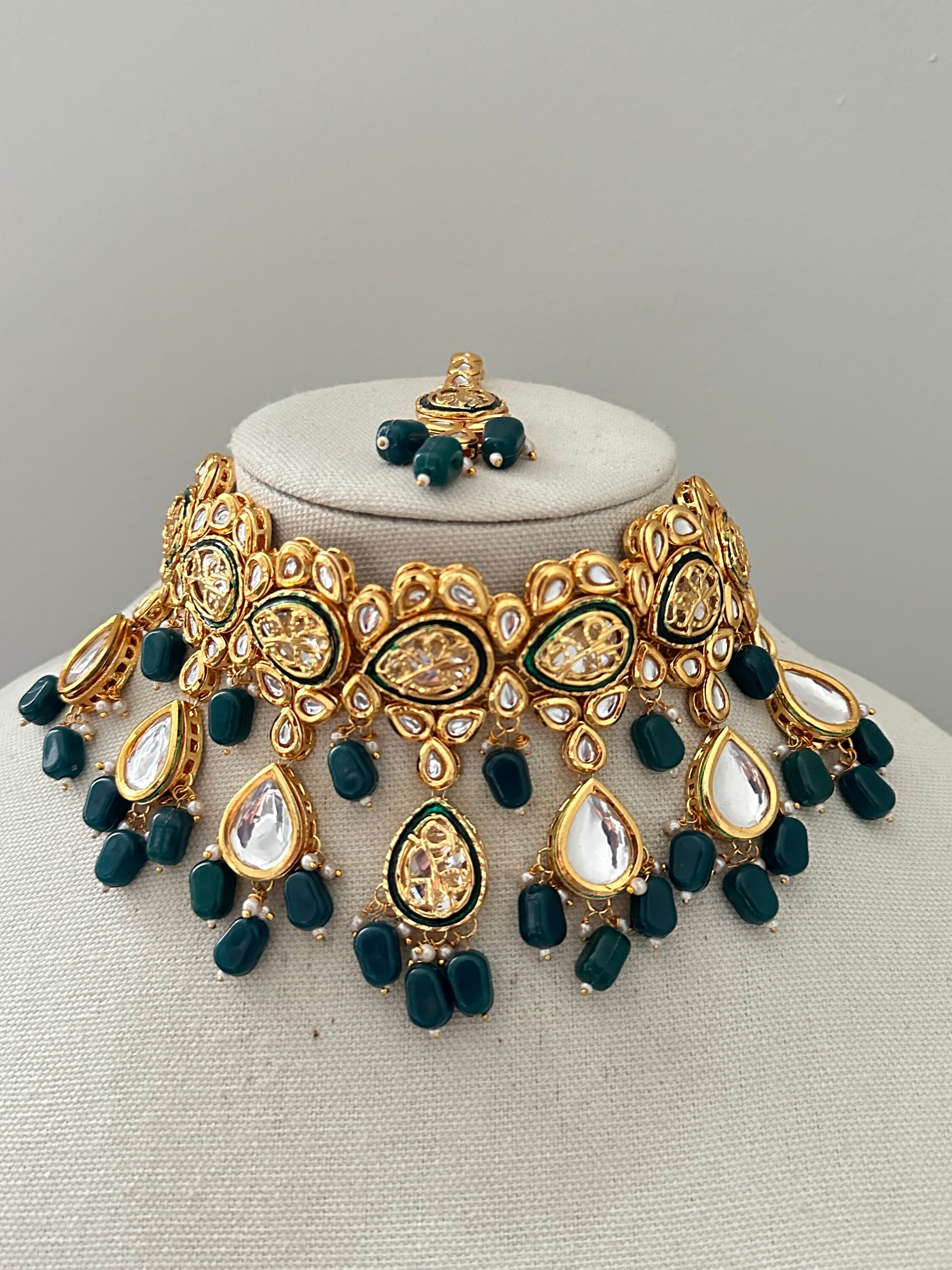 tazoricollection Green Uncut Kundan Semi Bridal Set Kundan jewellery kundan jewelry pachi Kundan Necklace Tikka Maroon Pearl Pachi Kundan Set pearl Kundan