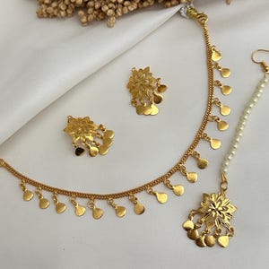 Jadau pearl/multi traditional jaggo set/lightweight multicolor tikka set/jadau tikka set/pink jadau set/pipple patti set/jadau jewelry desi Pipple patti gold