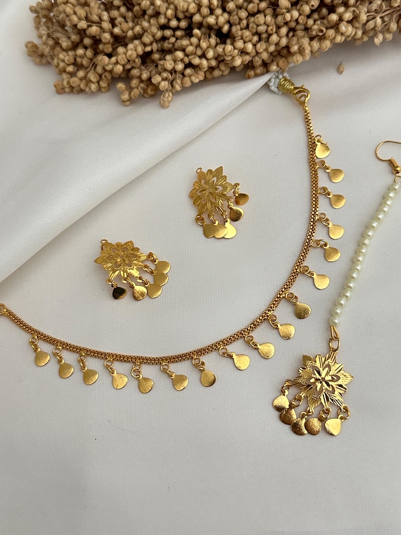 Jadau pearl/multi traditional jaggo set/lightweight multicolor tikka set/jadau tikka set/pink jadau set/pipple patti set/jadau jewelry desi Pipple patti gold