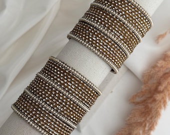 Antiek goudkleurige armbanden bezet met parels, Boho Indiase festivalsieraden