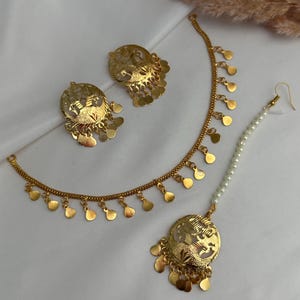 Jadau pearl/multi traditional jaggo set/lightweight multicolor tikka set/jadau tikka set/pink jadau set/pipple patti set/jadau jewelry desi image 4