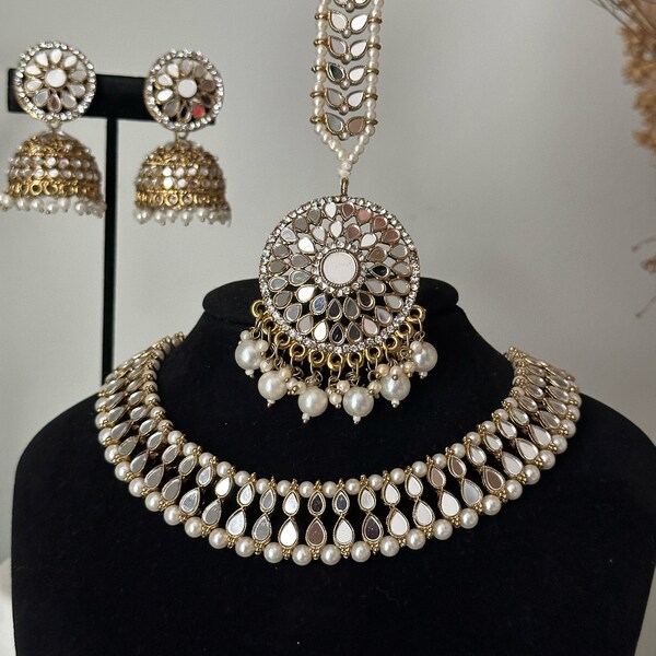 Black Mirror Necklace Set