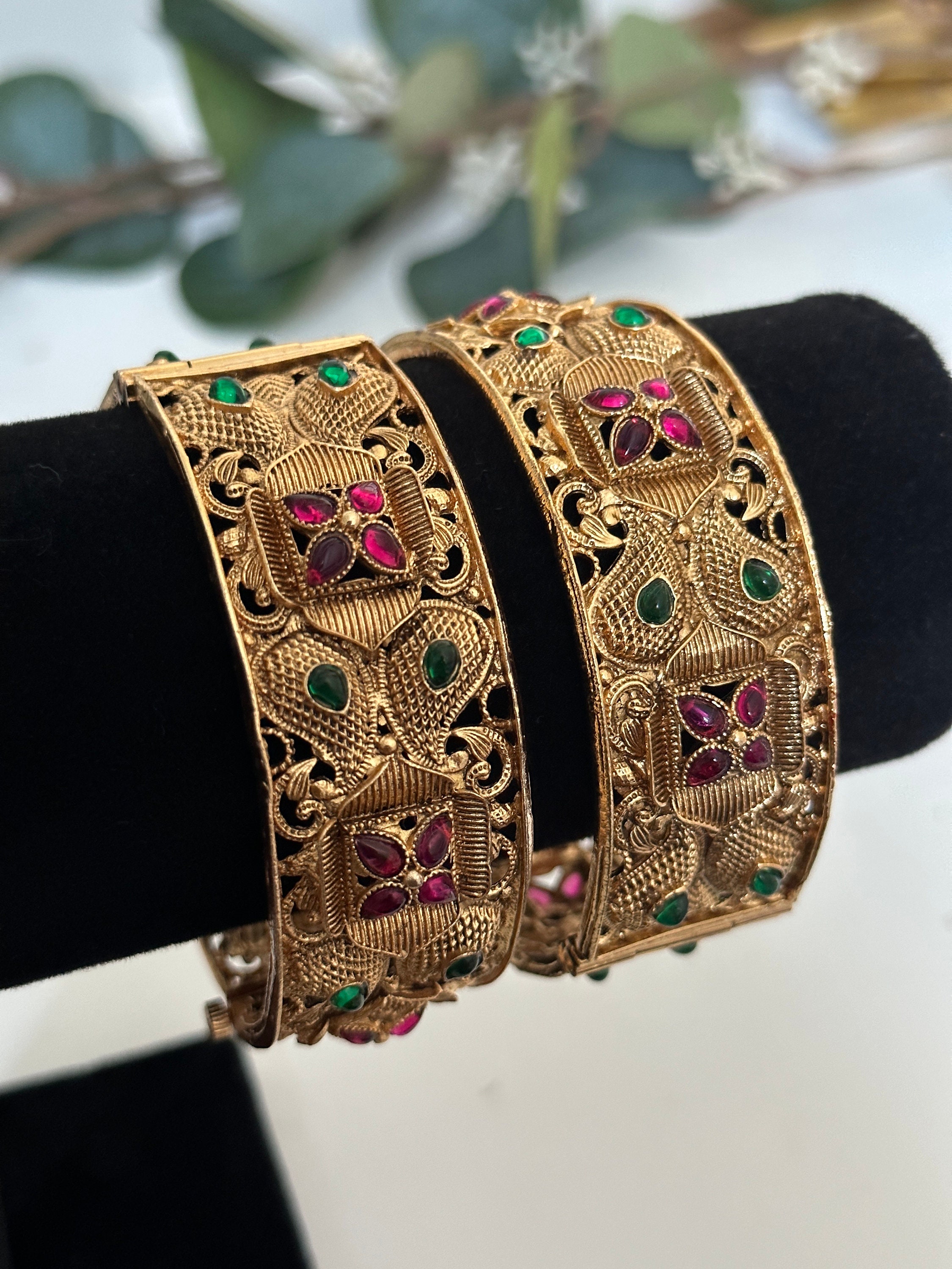 Screw bangles deals gold