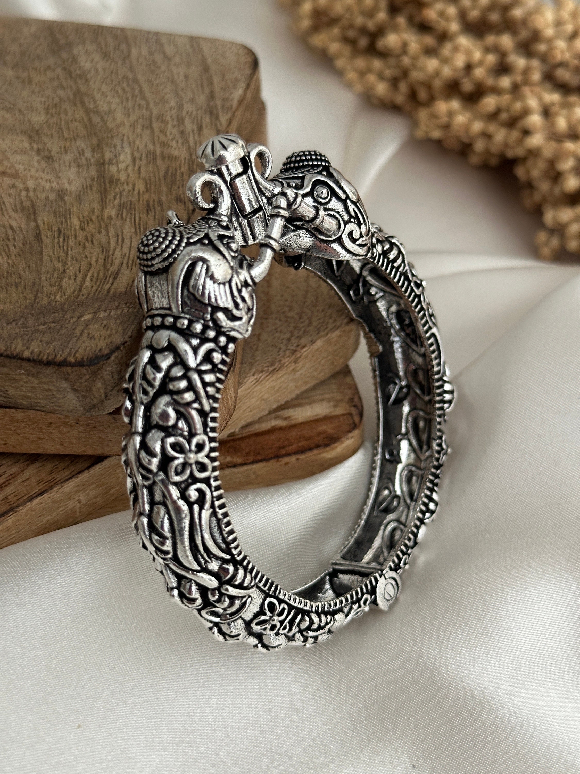 Metal kada design best sale