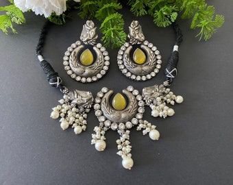 Ensemble de boucles d'oreilles avec collier ras du cou en argent oxydé - Argent allemand léger
