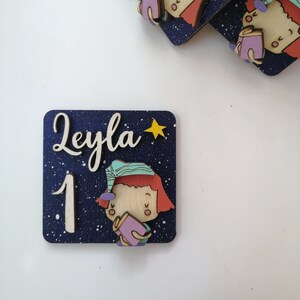 Kleines Mädchen mit Buch Magnet, Babyparty Gastgeschenke, alles Gute zum Geburtstag Gastgeschenke, Geschenke für Geburtstagsfeier, kundenspezifische Babypartymagnet, hölzerner Magnet