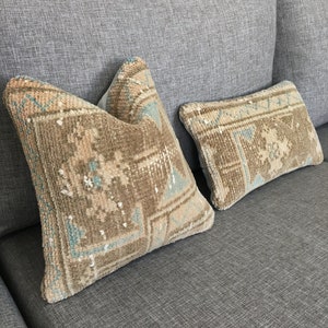 Conjunto único Mini almohada turca, lanzamiento de cojín pequeño vintage, lindas fundas de almohada de alfombra Oushak, funda de almohada Boho, 11,8x12,2 - 7,9x13,8 pulgadas