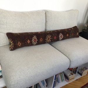 Funda de almohada lumbar de alfombra vintage de 8x48, almohada larga marrón, funda lumbar extra larga turca, almohada de refuerzo linda, 7.5x46.1 pulgadas
