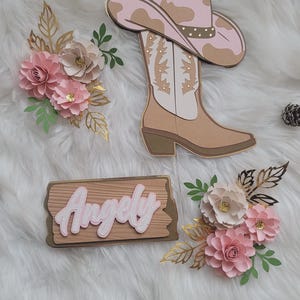Decorazione per torta a tema cowgirl in 3D personalizzata, fiori di carta fatti a mano, torta rodeo a tema cowgirl personalizzata per una festa di compleanno in stile western.