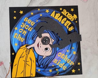 Topper personalizado para boné de formatura Coraline: turma de 2026