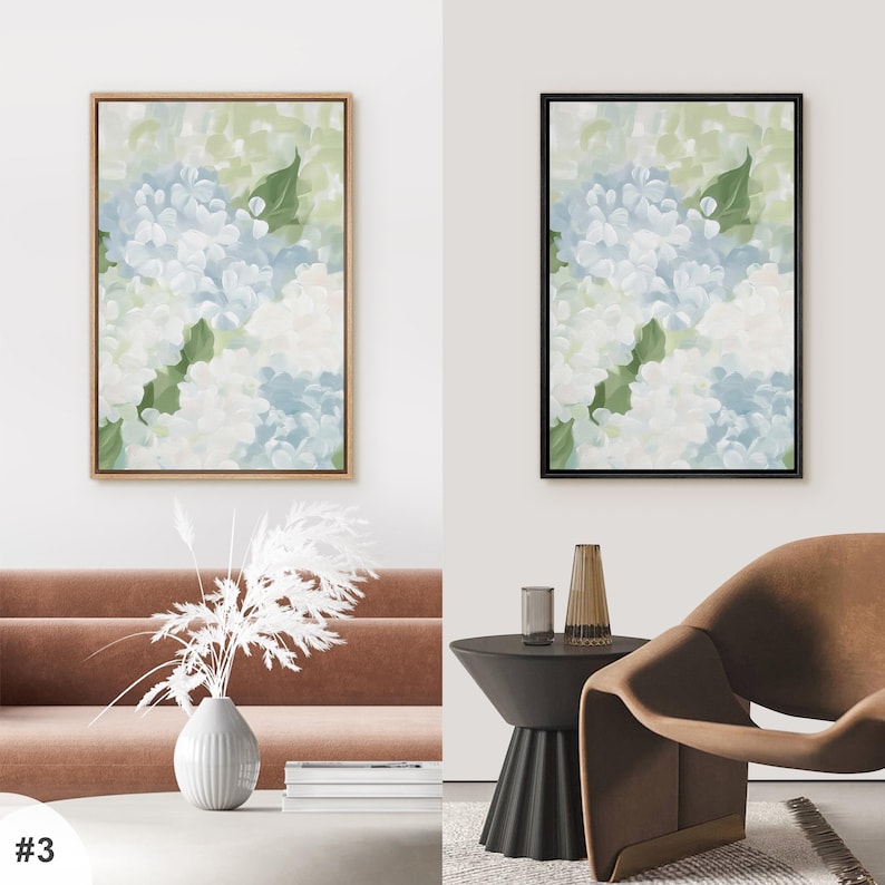 Puede incluir: Dos impresiones art&iacute;sticas florales enmarcadas. Una tiene un marco marr&oacute;n, la otra un marco negro. Ambas presentan una pintura al estilo acuarela de hortensias blancas, azules y verdes. La obra de arte se exhibe en una pared blanca.