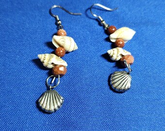 Beach / Shell dangle earrings