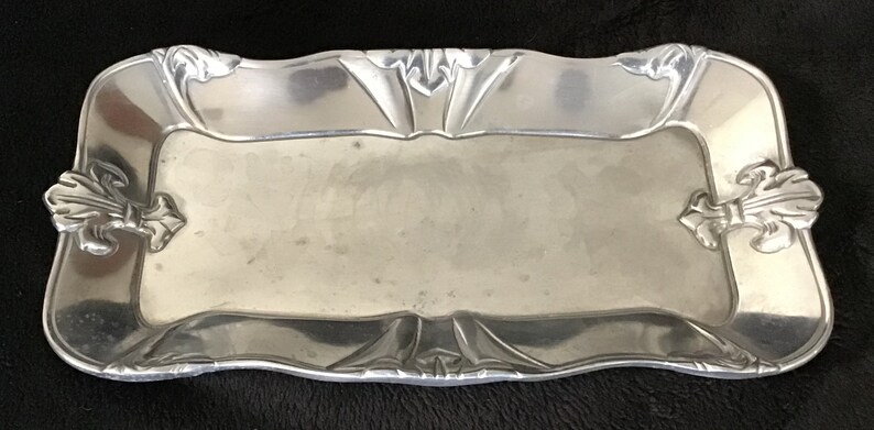 Fleur de Lis Bread Tray - Thumbnail 4