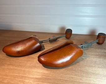 Pair of Vintage Florsheim Wooden Adjustable Shoe Stretcher/Tree Size 5