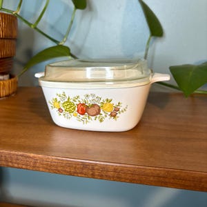 Spice of Life 2 3/4 Cup Vintage Corning Casserole Dish and Lid