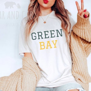 Green Bay Football Vintage T-shirt, Retro Green Bay Shirt, Green Bay Gift, Oversized Green Bay Tailgate Shirt, Wisconsin T-Shirt, Comfort