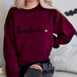 Homebody Sweatshirt, Homebody Women’s Sweatshirt, Unisex sweatshirt, Cute Women's Graphic sweatshirt, Homebody Crewneck, Gift for homebody bild 2