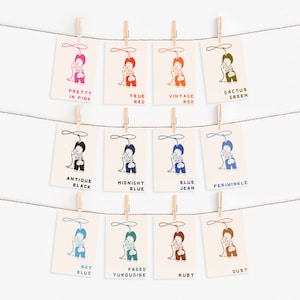 Op de afbeelding: Een set van 12 printbare kaarten met een cowboy-personage in verschillende kleuren, waaronder roze, rood, groen, zwart, blauw, turquoise, roest en bruin. Elke kaart bevat de kleurnaam en een korte beschrijving.