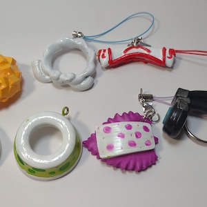 Splatoon 3 inspired Idol hat keychains