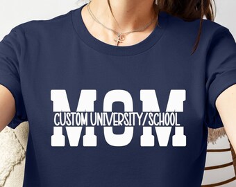 Camiseta de lona personalizada de Bella para mamá, camiseta personalizada para mamá, camiseta personalizada para la universidad, camiseta para mamá orgullosa, ropa para portones traseros, regalo personalizado para mamá