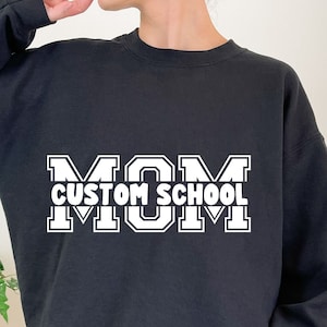 Custom Mom University Crewneck, Custom Mom Jumper, Custom College SweatShirt, Proud Mom Shirt, Tailgate Clothes, University Mom sweatShirt