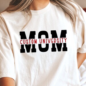 Custom Mom University Comfort colors Dyed T-shirt, Custom College Shirt, Proud University Mom Shirt, Personalized mom T-Shirt, GIft for her