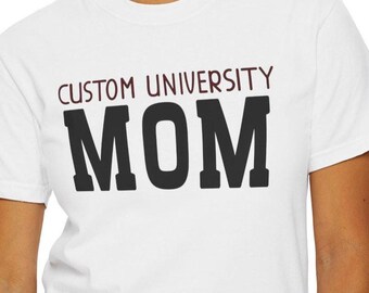 Koszulka z nadrukiem Mom University Comfort w kolorach