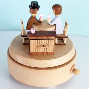 Dating Time Spieluhr aus Holz, personalisierte Spieluhr, einzigartiges Geschenk, besondere Andenken, Valentinstagsgeschenke