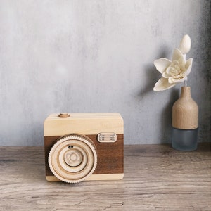 Vintage Kamera Spieluhr aus Holz, Individuelle Spieluhr, Einzigartiges Geschenk, Besondere Andenken, Geschenk für Sie, Geschenk für Ihn Bild 3